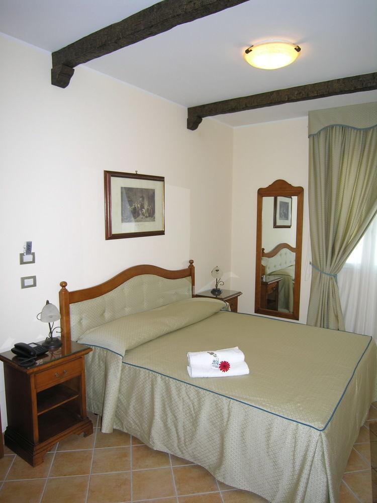 Hotel L'Arcangelo - Boutique Hotel Taranto Kültér fotó